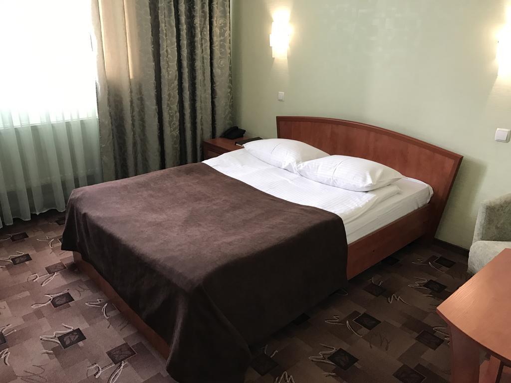 Alexandrovskiy Hotel Mikołajów Zewnętrze zdjęcie